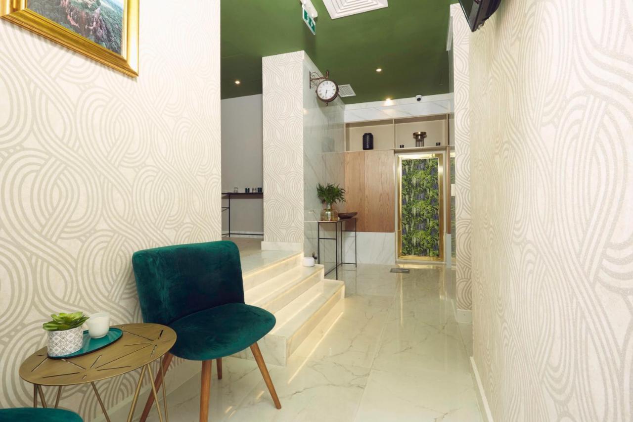 Number One Oxford Street Hotel & Suites 아크라 외부 사진