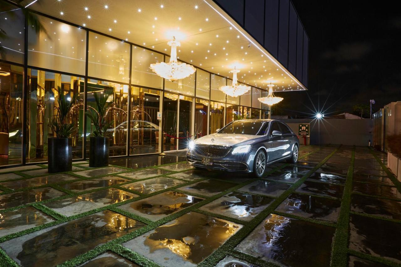 Number One Oxford Street Hotel & Suites 아크라 외부 사진