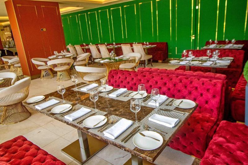 Number One Oxford Street Hotel & Suites 아크라 외부 사진