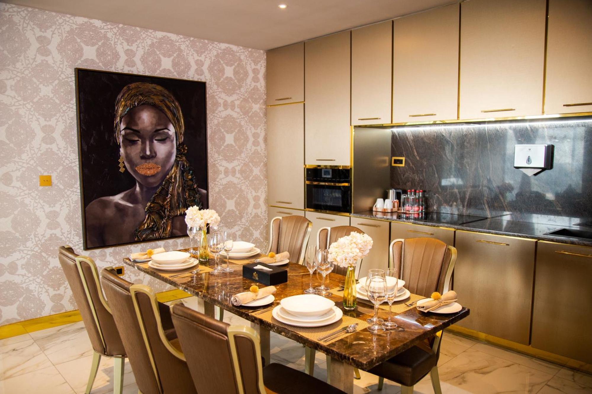 Number One Oxford Street Hotel & Suites 아크라 외부 사진