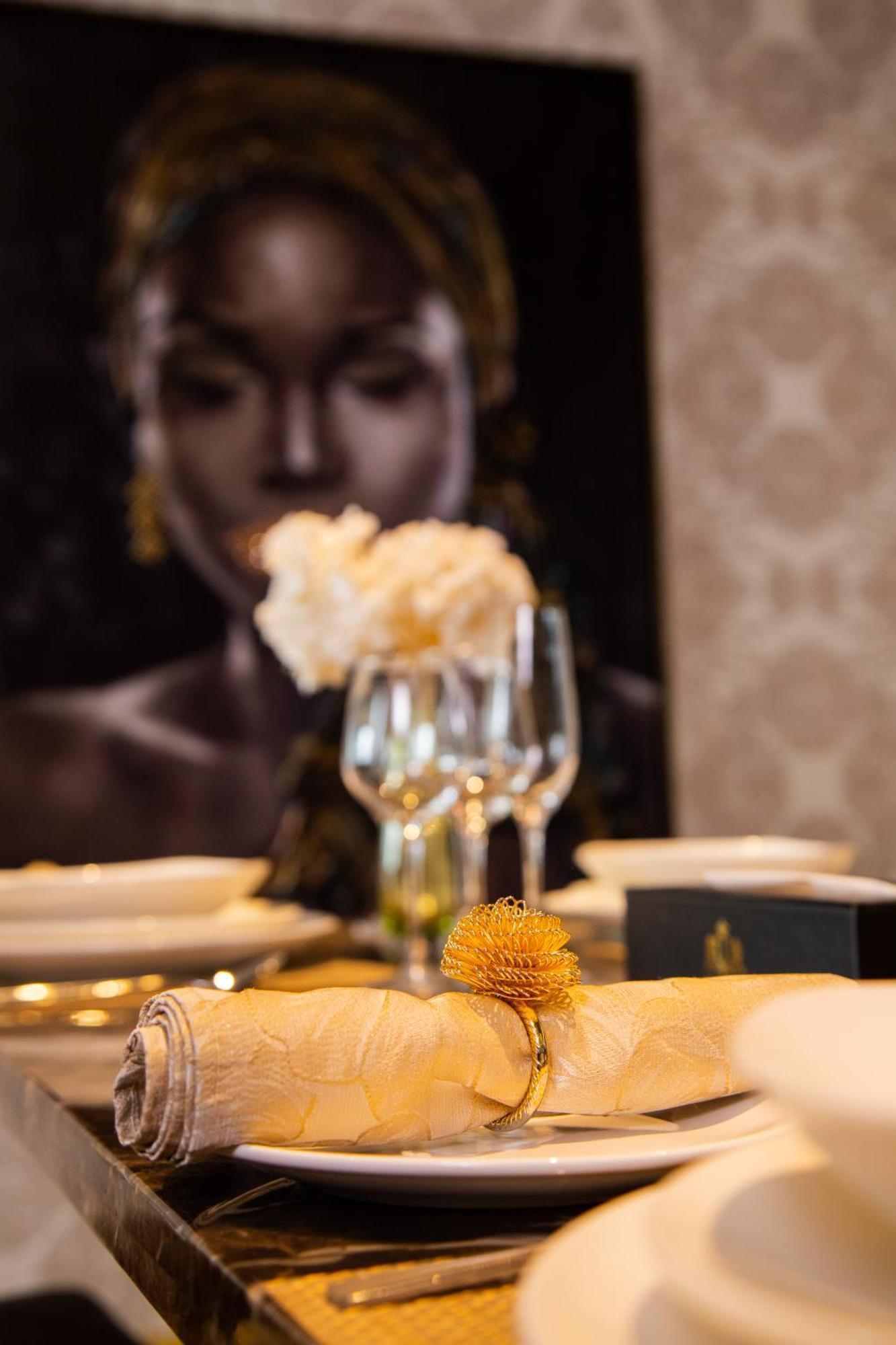 Number One Oxford Street Hotel & Suites 아크라 외부 사진