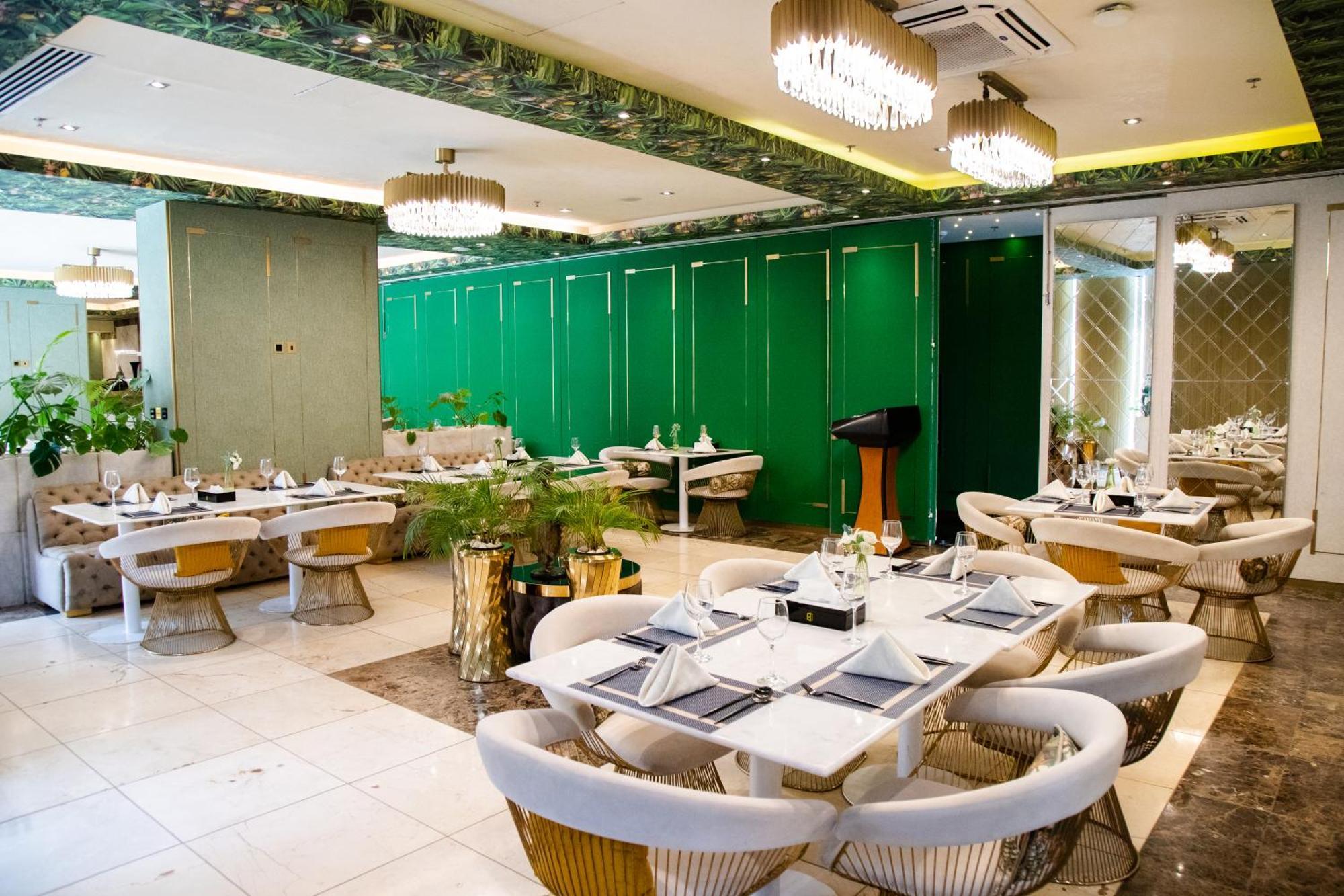 Number One Oxford Street Hotel & Suites 아크라 외부 사진
