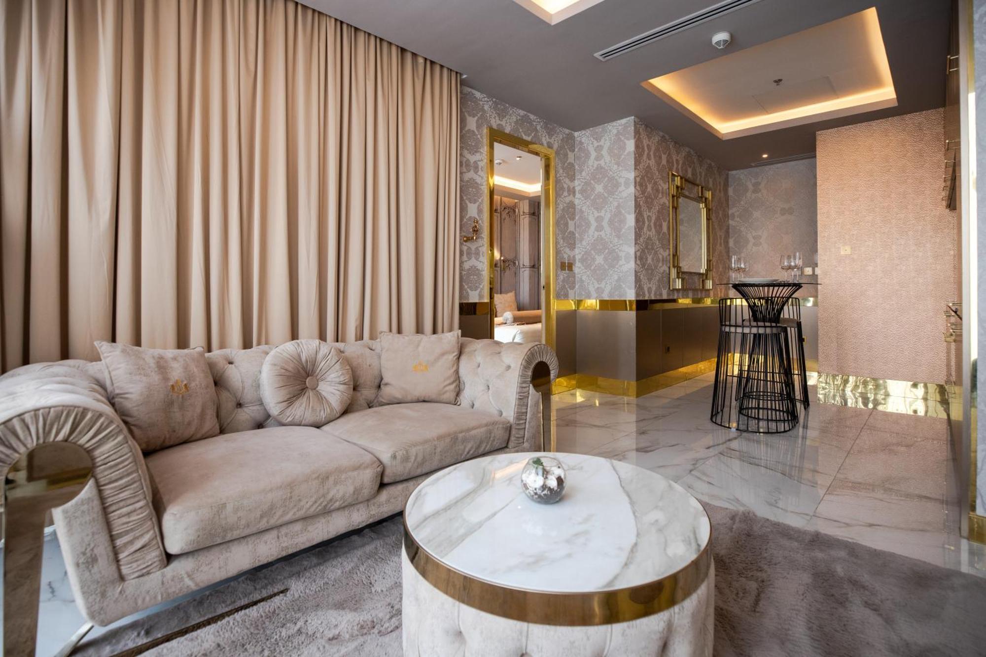 Number One Oxford Street Hotel & Suites 아크라 외부 사진