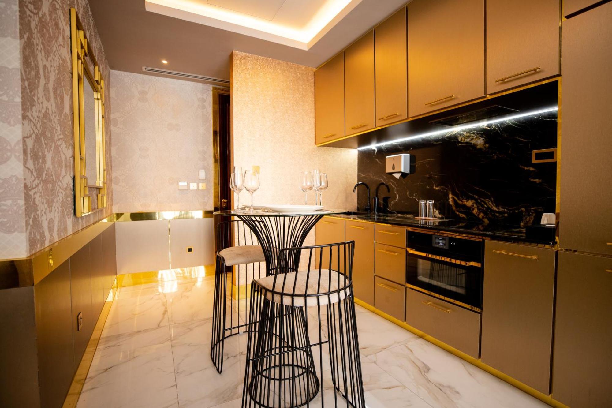 Number One Oxford Street Hotel & Suites 아크라 외부 사진