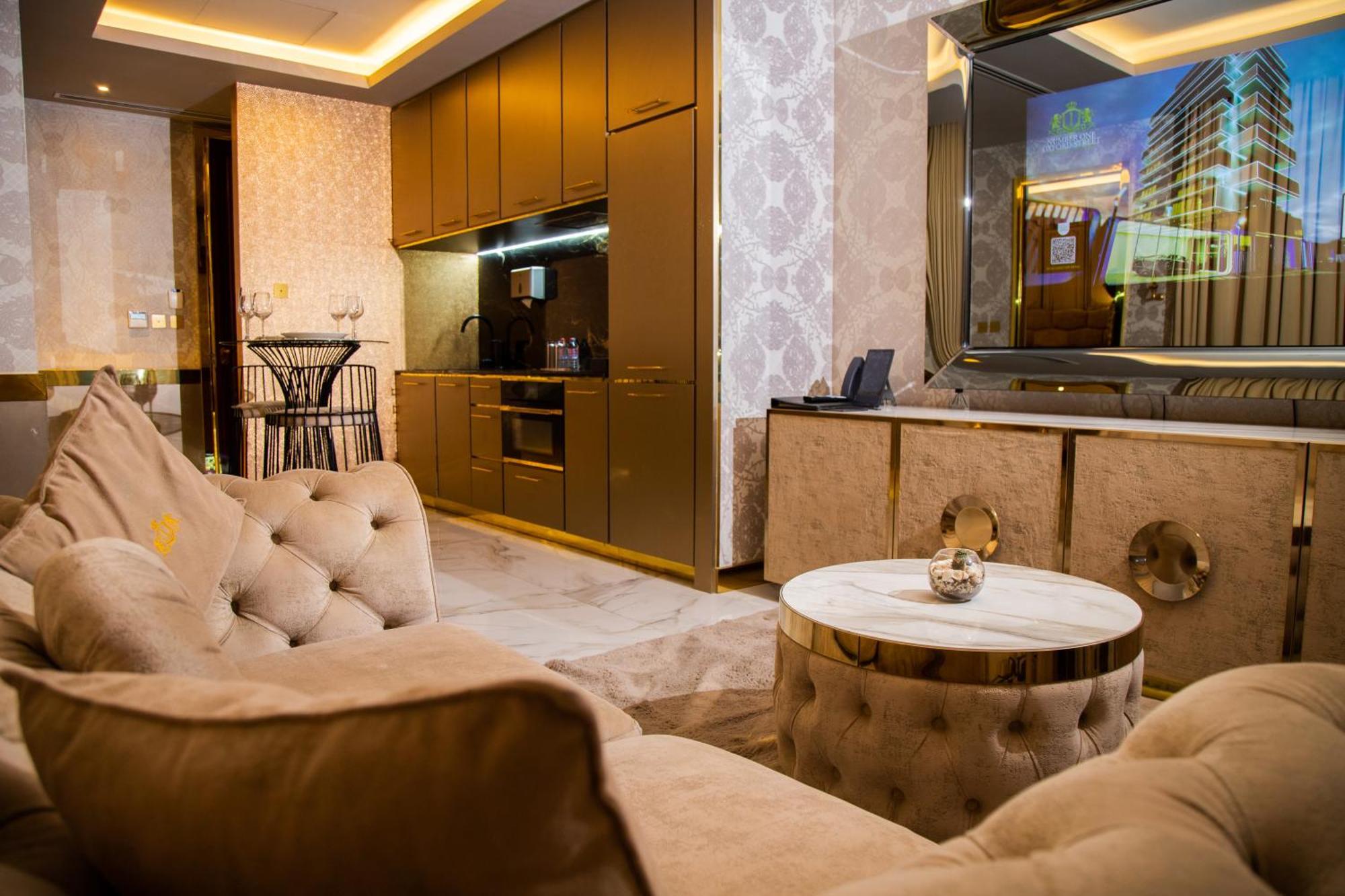 Number One Oxford Street Hotel & Suites 아크라 외부 사진